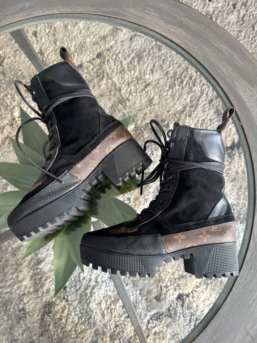 Louis Vuitton combat calfskin and suede boots, black with brown size EU 40 - Picture 11 of 11